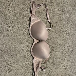 Chic Lace Accent Bra in Cream